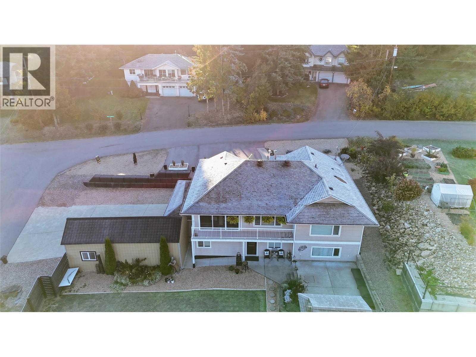 2449 Waverly Place, Blind Bay, BC - Outdoor