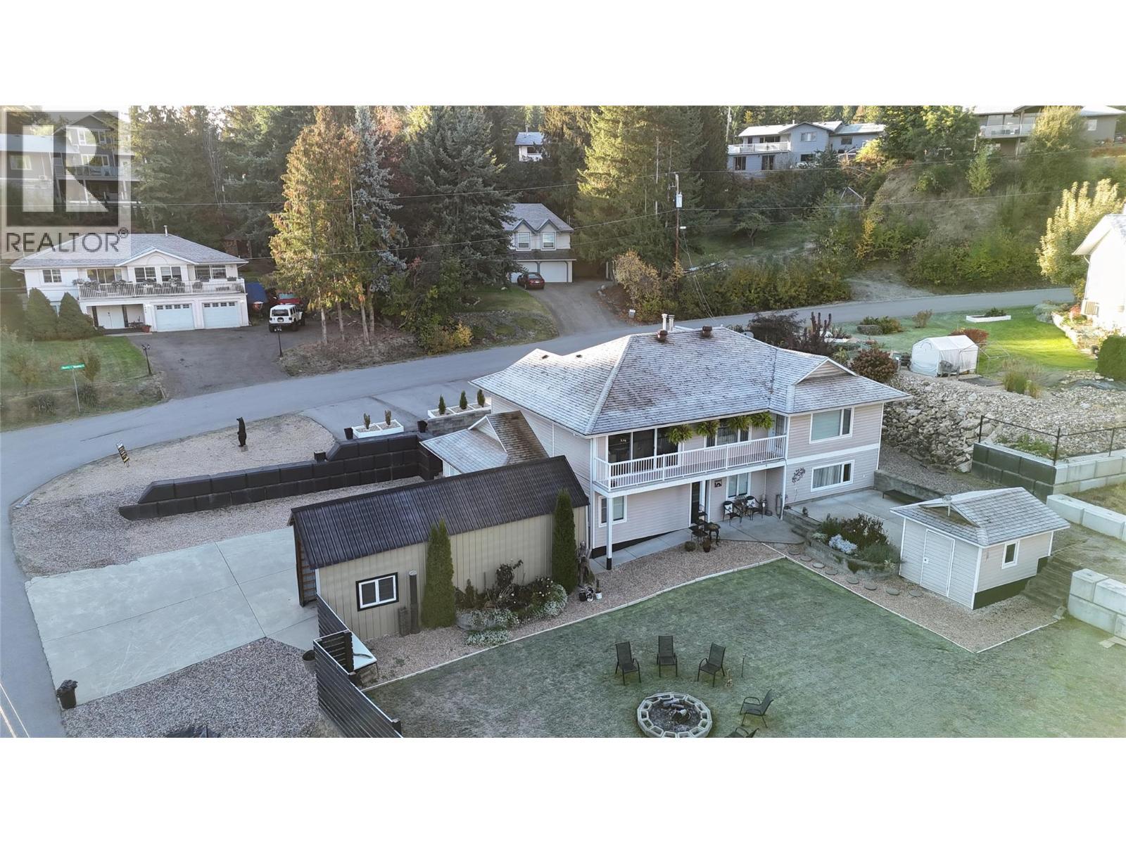 2449 Waverly Place, Blind Bay, BC - Outdoor
