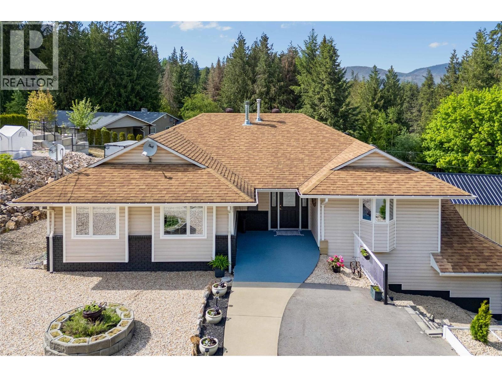2449 Waverly Place, Blind Bay, BC - Outdoor