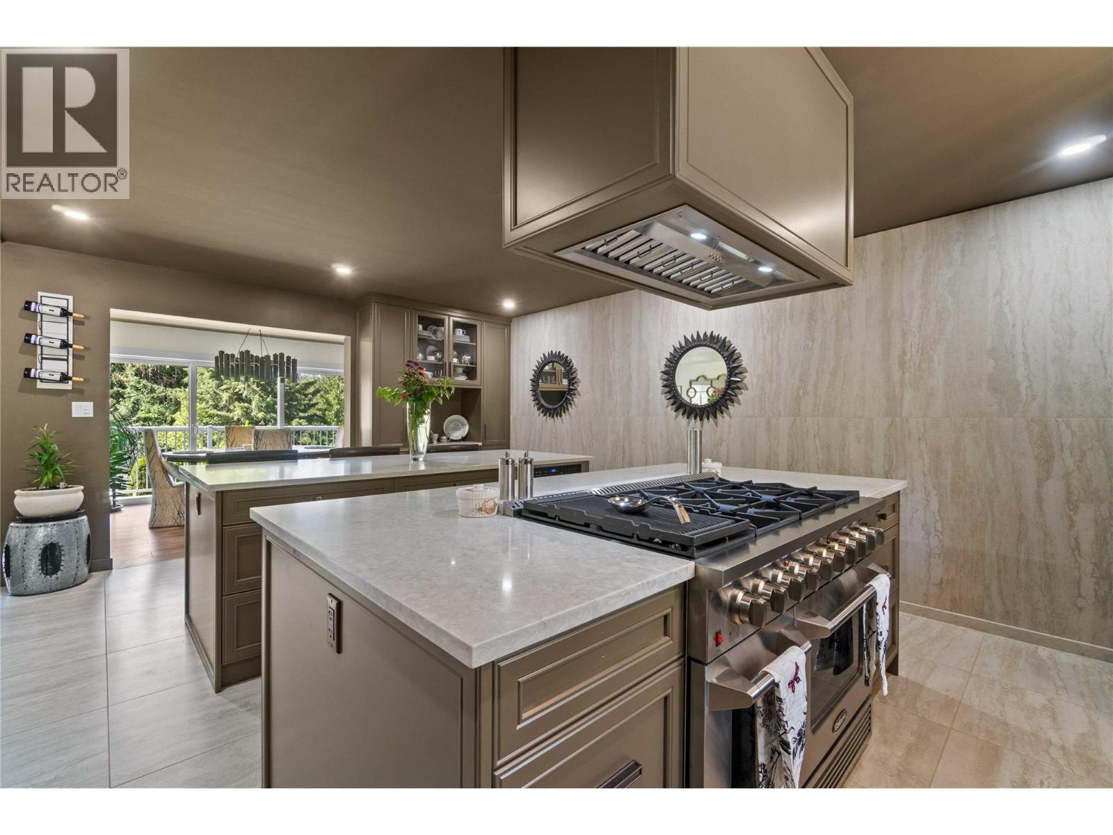 2449 Waverly Place, Blind Bay, BC - Indoor Photo Showing Kitchen