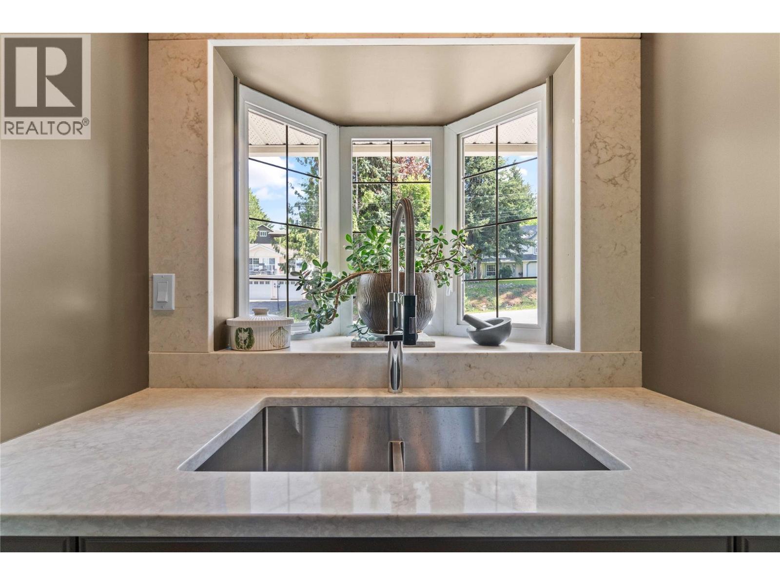 2449 Waverly Place, Blind Bay, BC - Indoor Photo Showing Kitchen