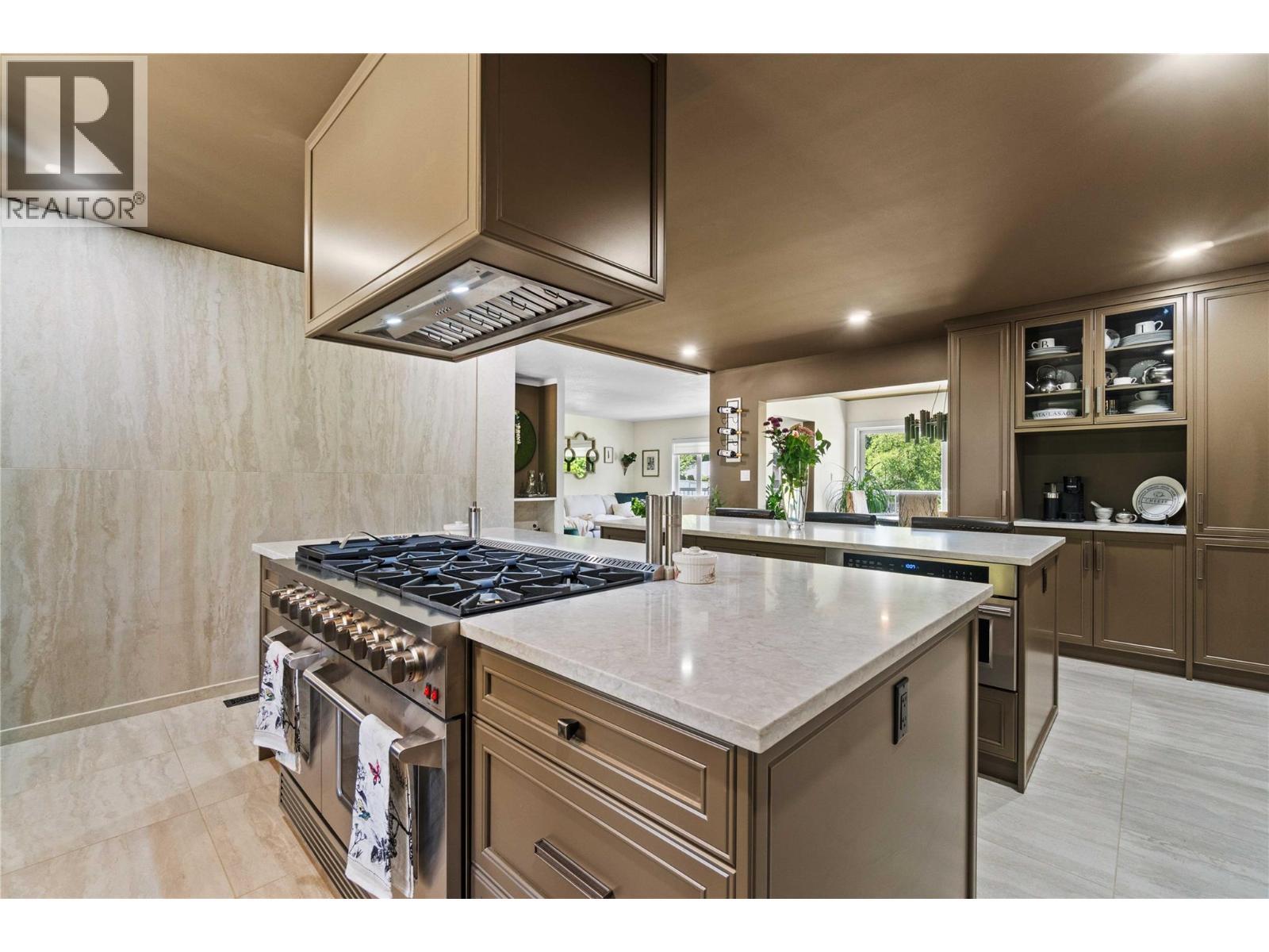 2449 Waverly Place, Blind Bay, BC - Indoor Photo Showing Kitchen