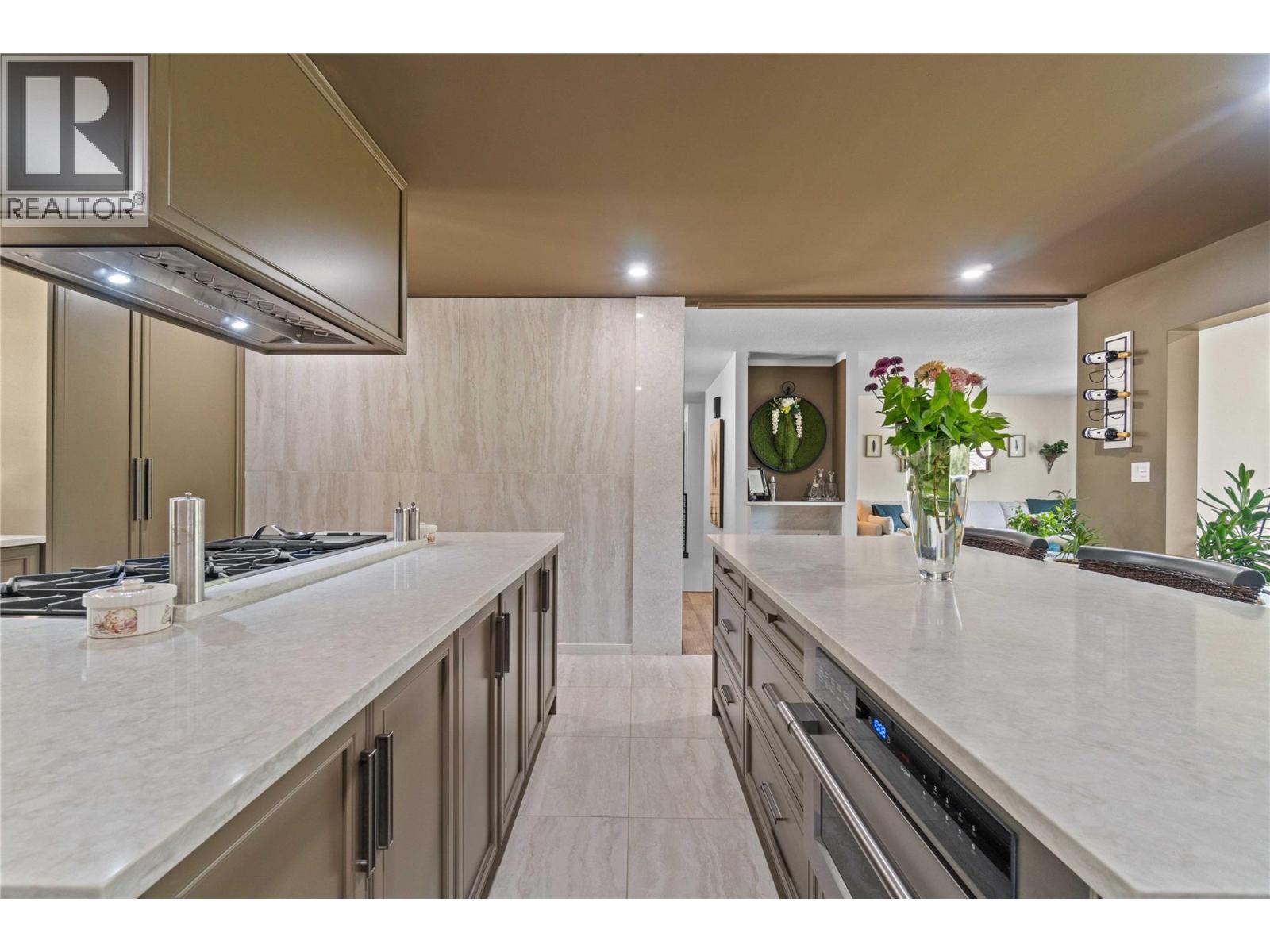 2449 Waverly Place, Blind Bay, BC - Indoor Photo Showing Kitchen
