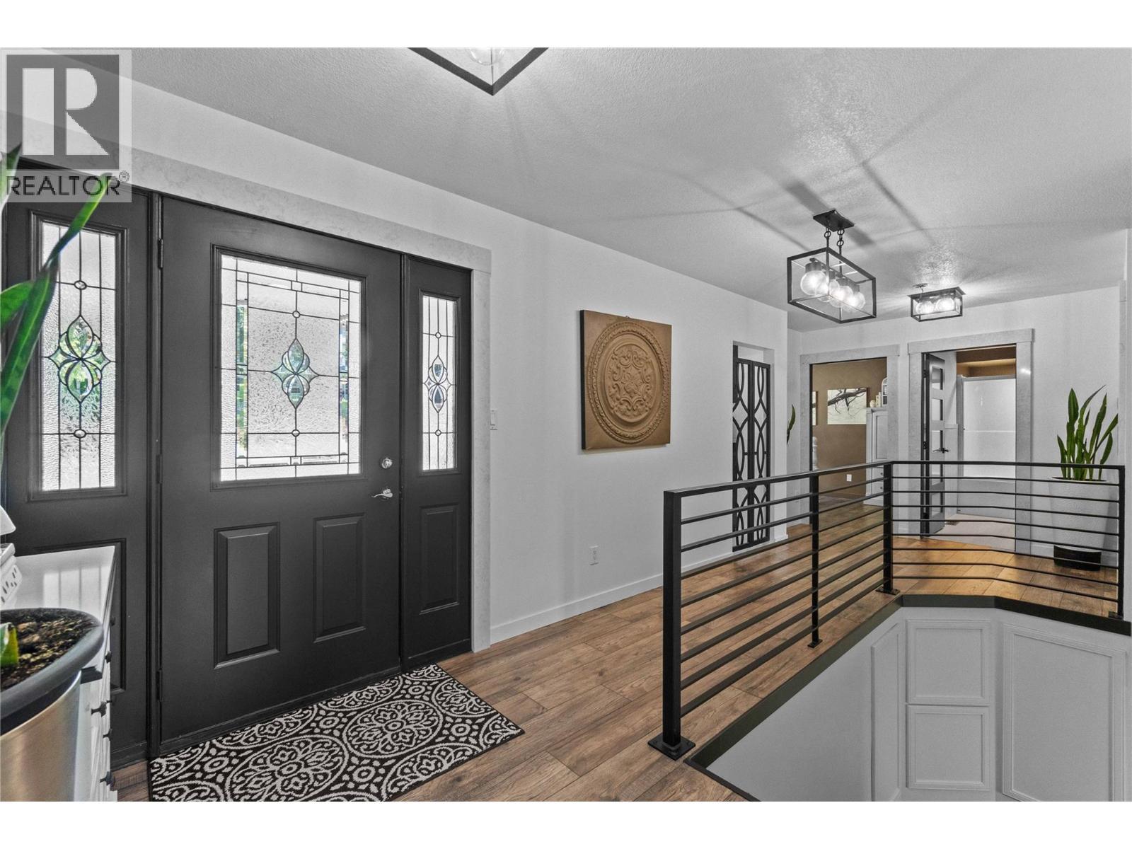 2449 Waverly Place, Blind Bay, BC - Indoor Photo Showing Other Room