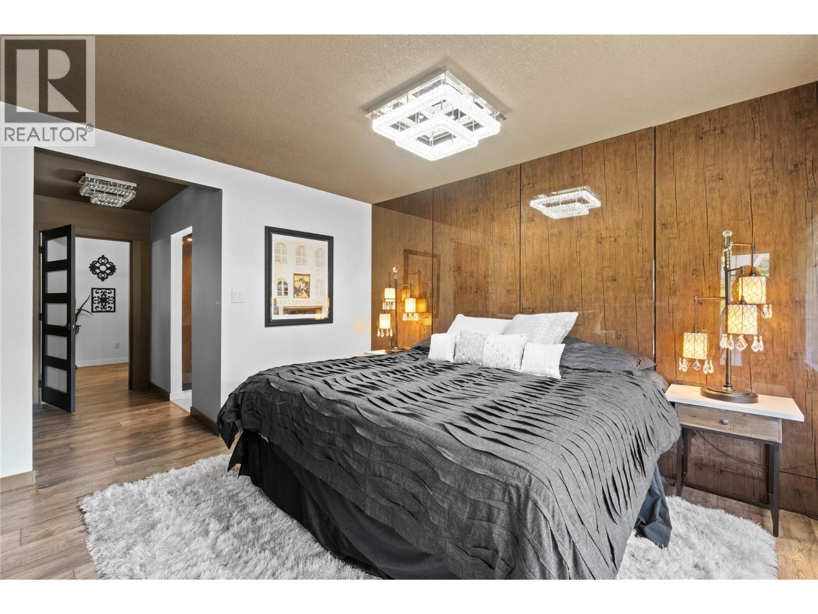 2449 Waverly Place, Blind Bay, BC - Indoor Photo Showing Bedroom