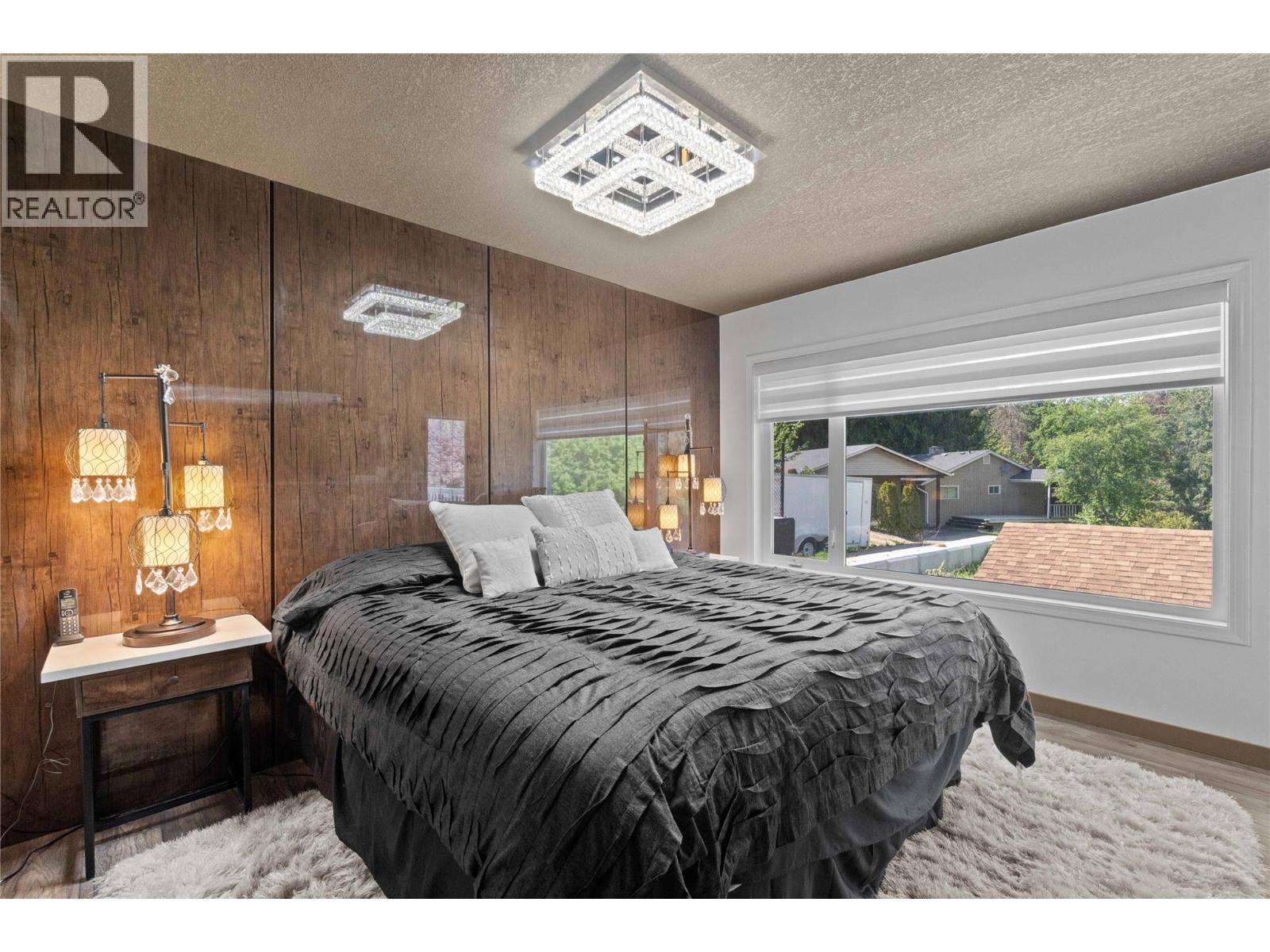 2449 Waverly Place, Blind Bay, BC - Indoor Photo Showing Bedroom