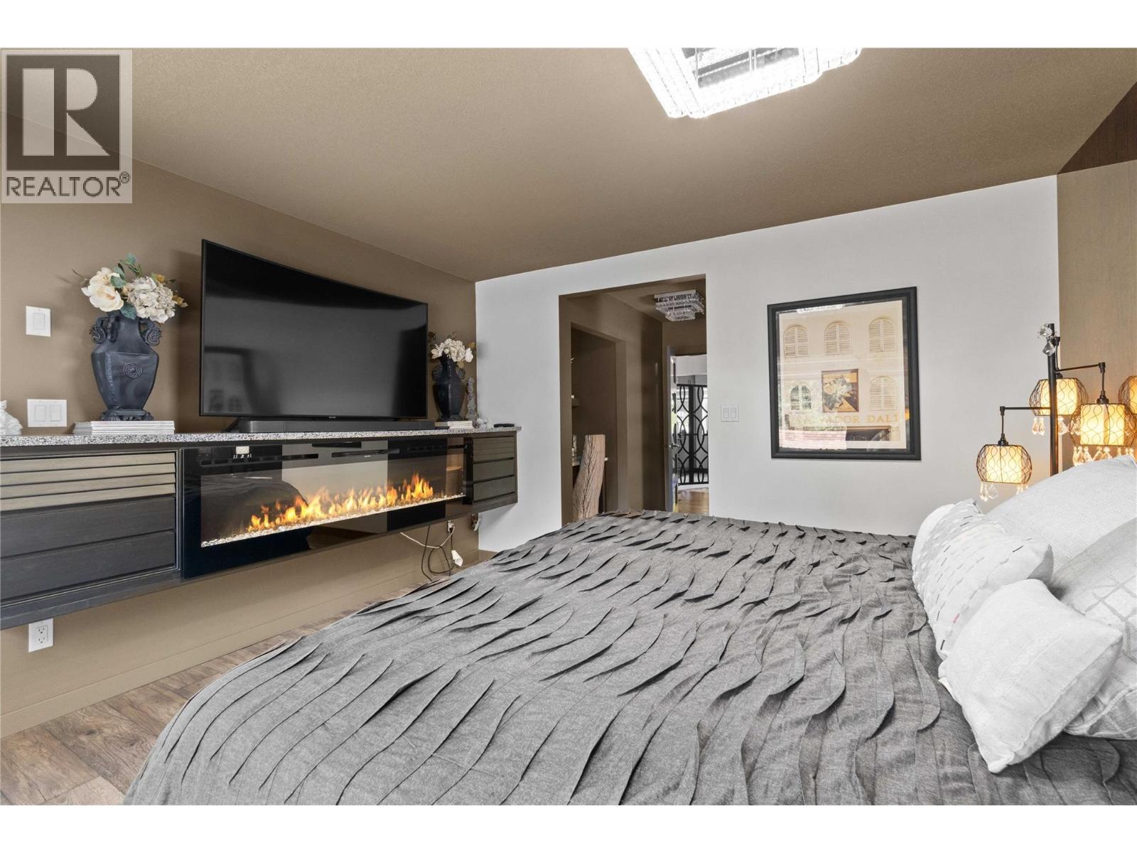 2449 Waverly Place, Blind Bay, BC - Indoor Photo Showing Bedroom