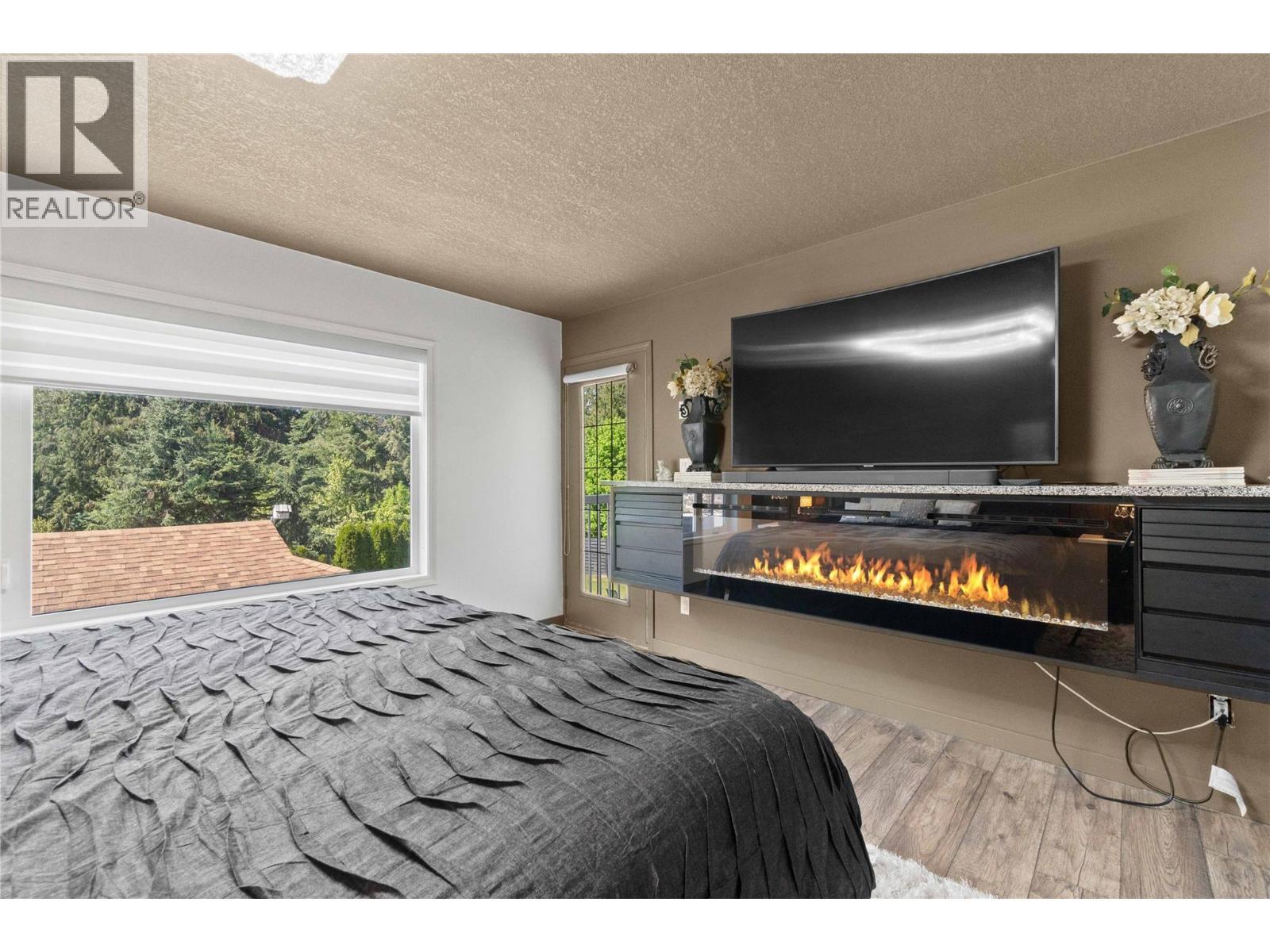 2449 Waverly Place, Blind Bay, BC - Indoor Photo Showing Bedroom