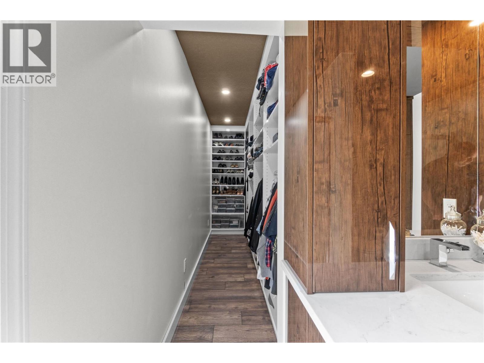 2449 Waverly Place, Blind Bay, BC - Indoor Photo Showing Other Room