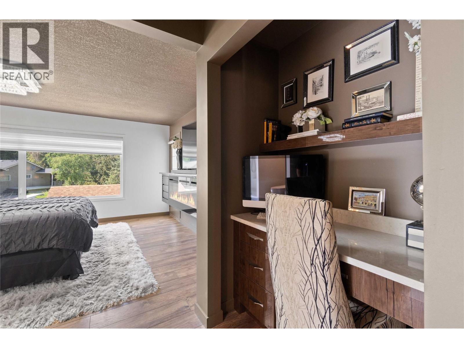 2449 Waverly Place, Blind Bay, BC - Indoor Photo Showing Bedroom