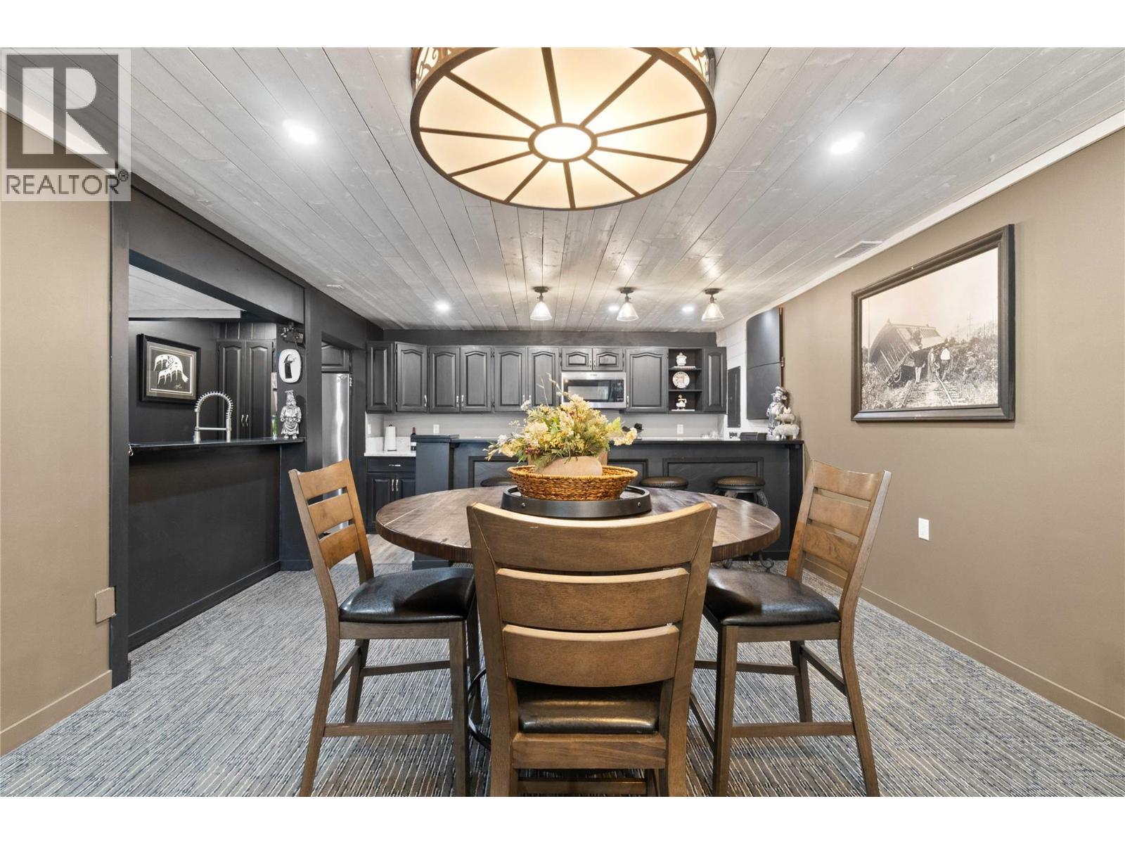 2449 Waverly Place, Blind Bay, BC - Indoor Photo Showing Dining Room
