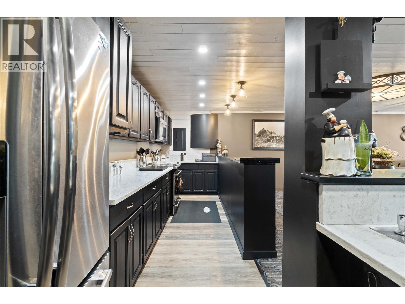 2449 Waverly Place, Blind Bay, BC - Indoor Photo Showing Kitchen