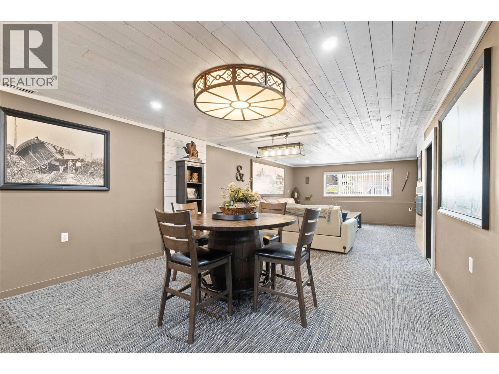 2449 Waverly Place, Blind Bay, BC - Indoor Photo Showing Dining Room