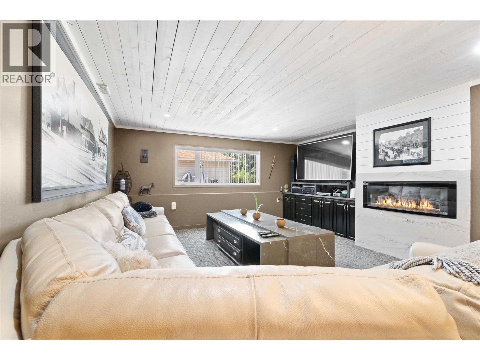 2449 Waverly Place, Blind Bay, BC - Indoor Photo Showing Living Room With Fireplace