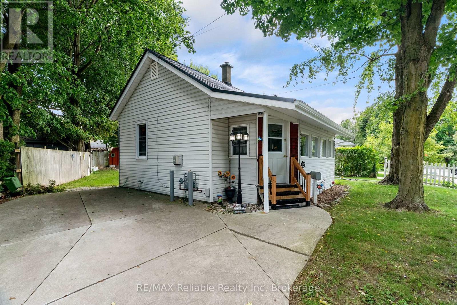 125 North Street S, Central Huron (Clinton), ON - Outdoor