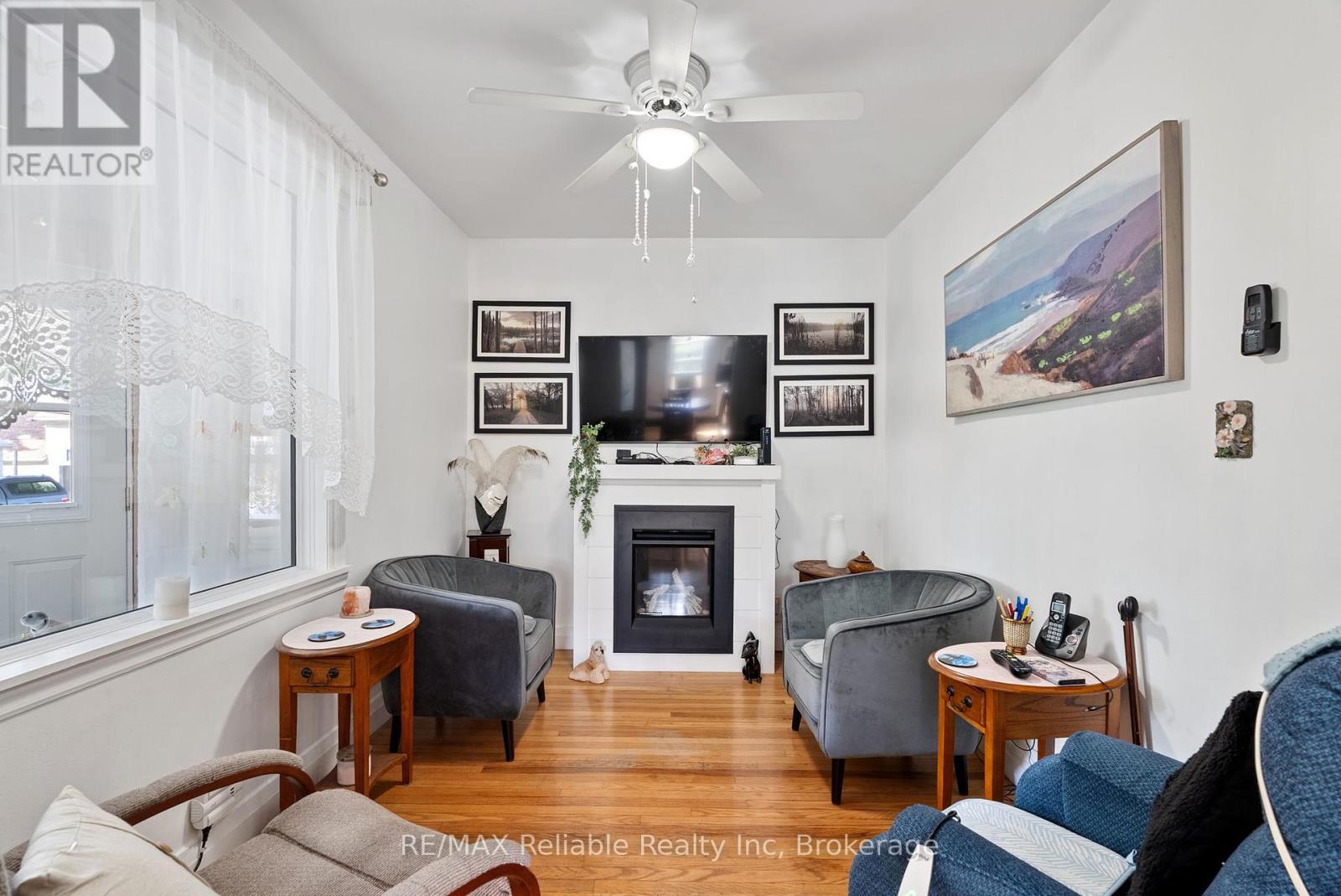 125 North Street S, Central Huron (Clinton), ON - Indoor Photo Showing Other Room With Fireplace