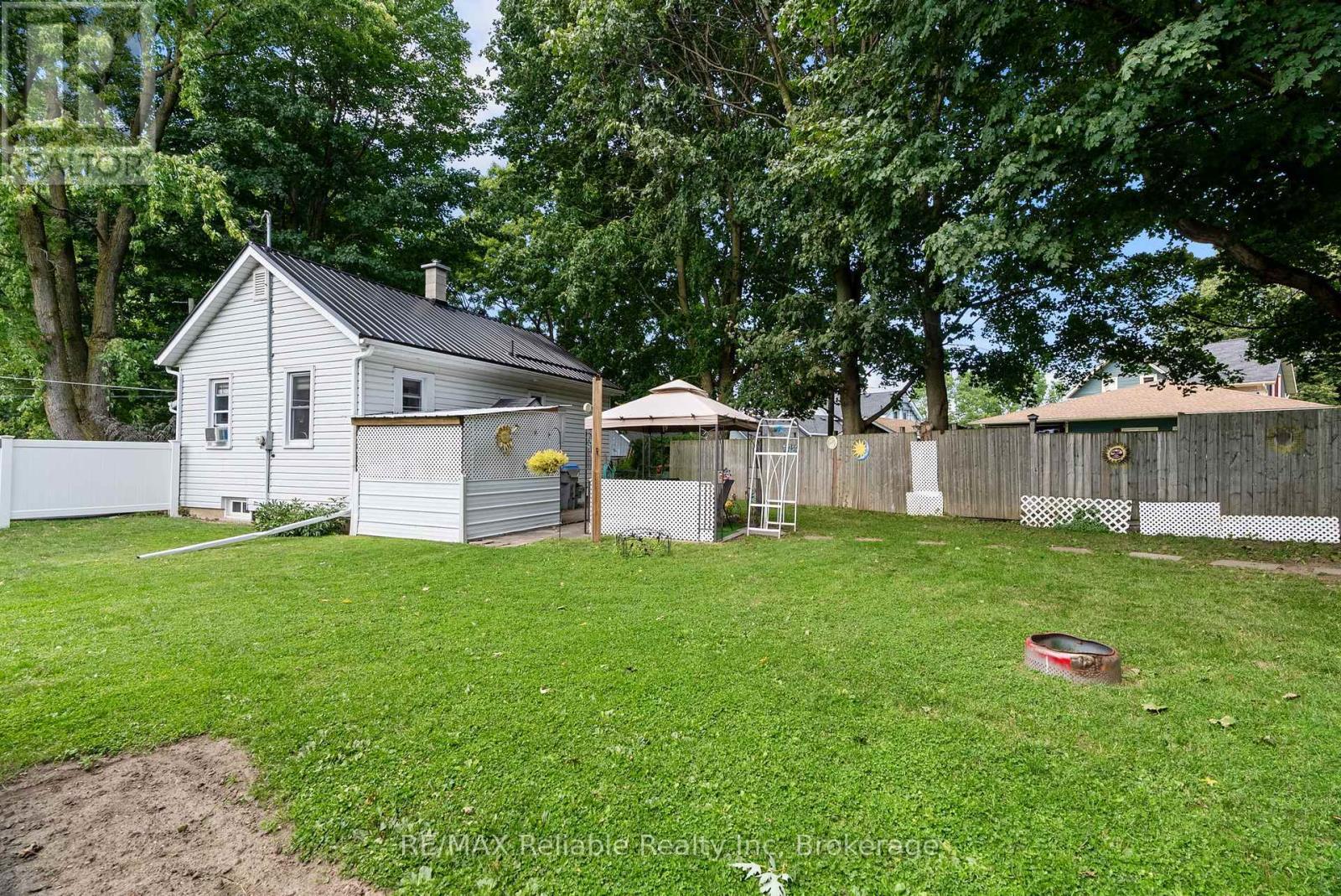 125 North Street S, Central Huron (Clinton), ON - Outdoor