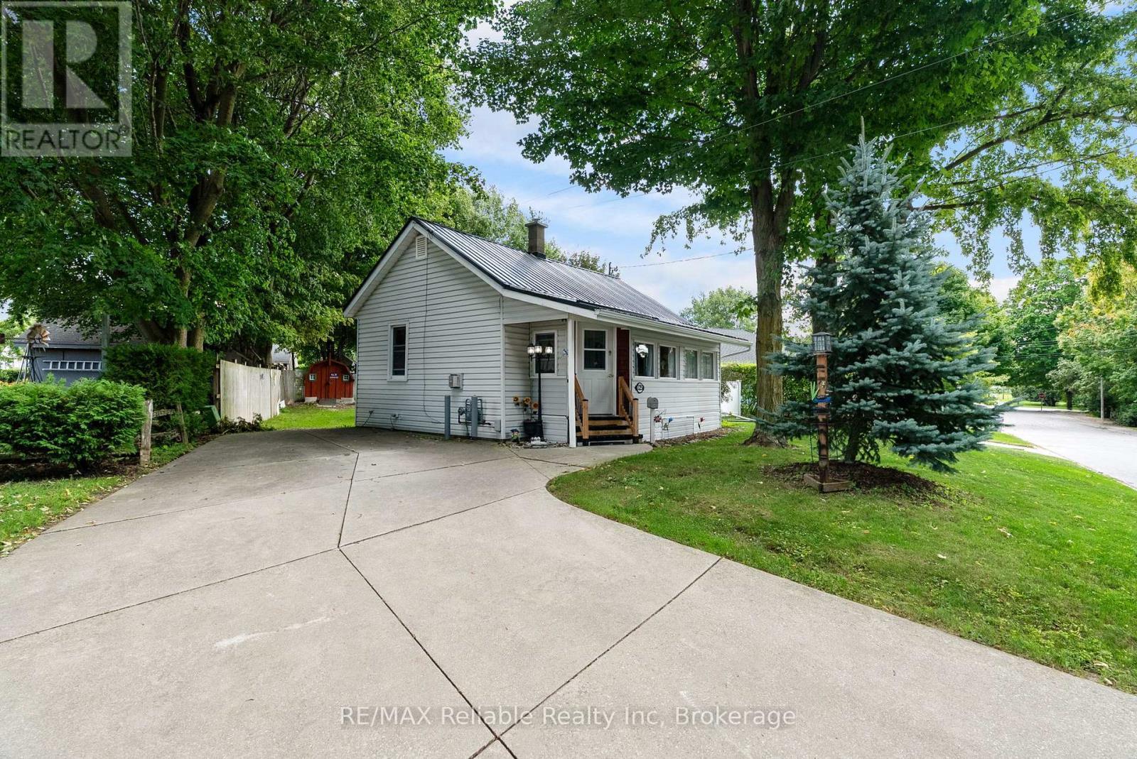 125 North Street S, Central Huron (Clinton), ON - Outdoor