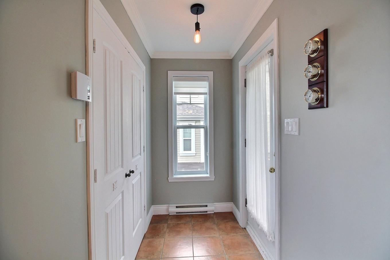 Hall d'entrée/Vestibule - 623 Rue St-Alphonse S., Magog, QC - Indoor Photo Showing Other Room