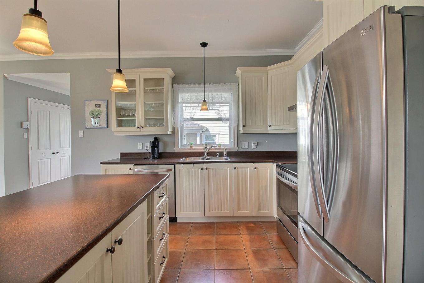 Cuisine - 623 Rue St-Alphonse S., Magog, QC - Indoor Photo Showing Kitchen With Double Sink