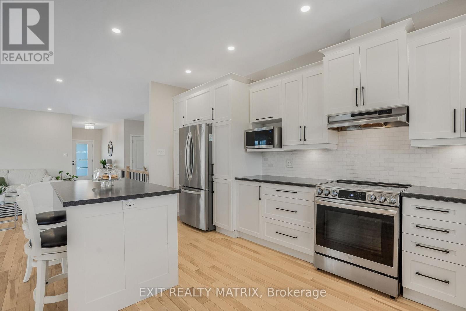 9 Sarah Street, Casselman, ON - Indoor Photo Showing Kitchen With Upgraded Kitchen