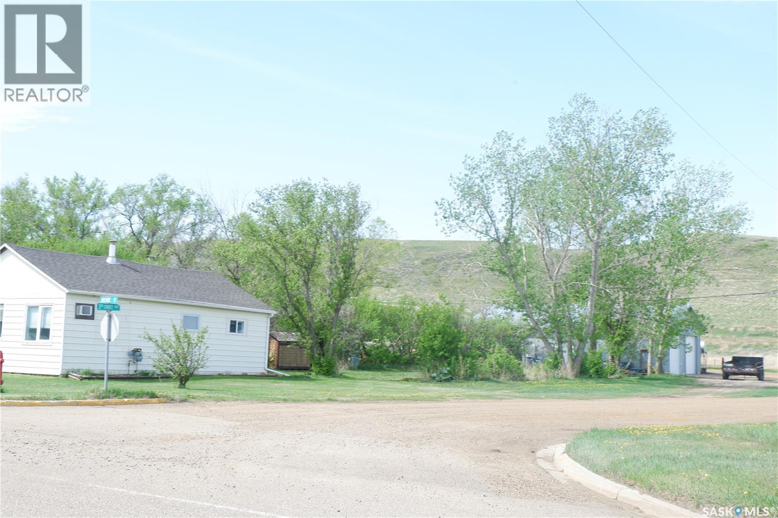 11 B Avenue, Willow Bunch, SK - Outdoor
