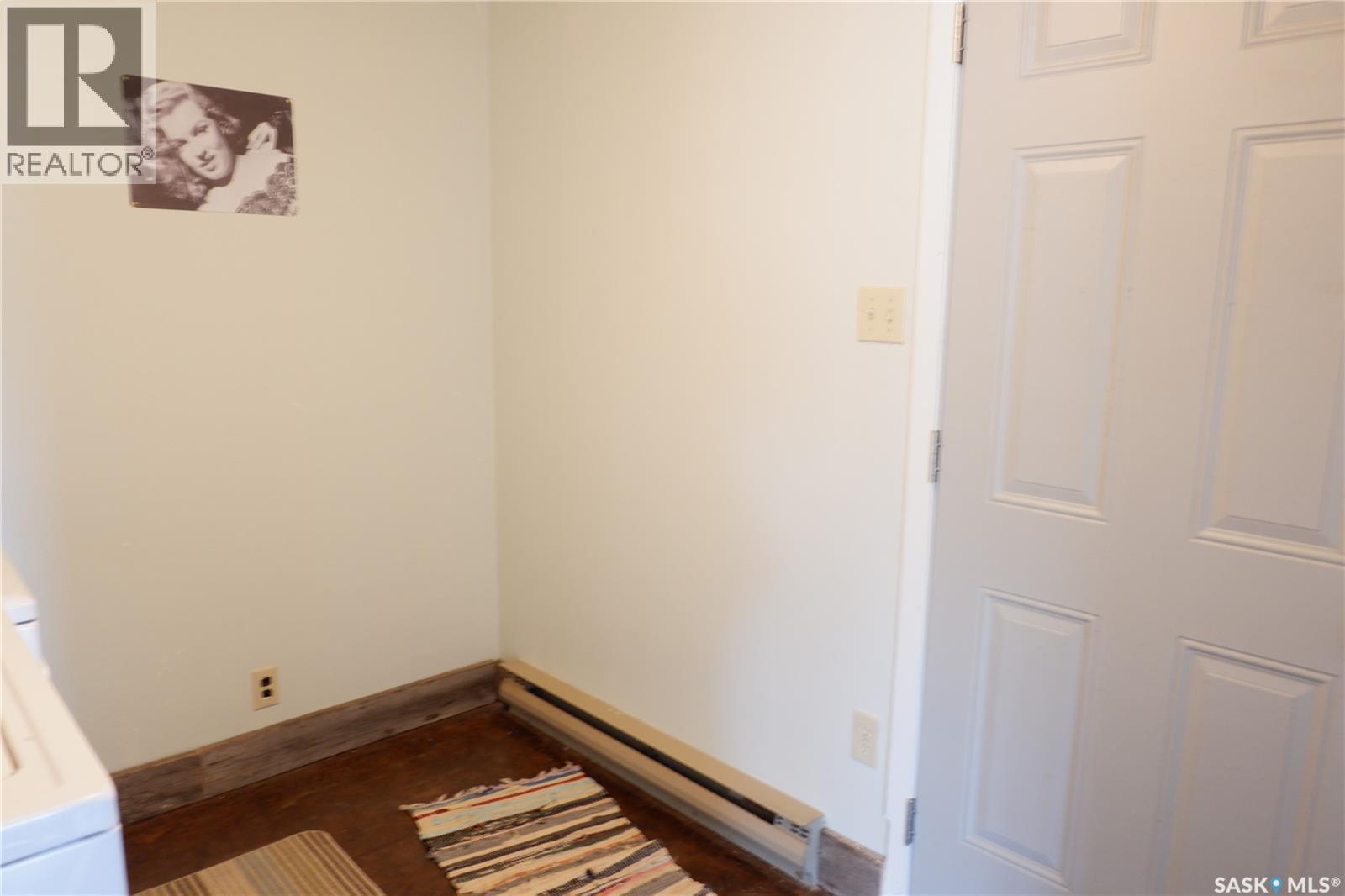 11 B Avenue, Willow Bunch, SK - Indoor Photo Showing Other Room