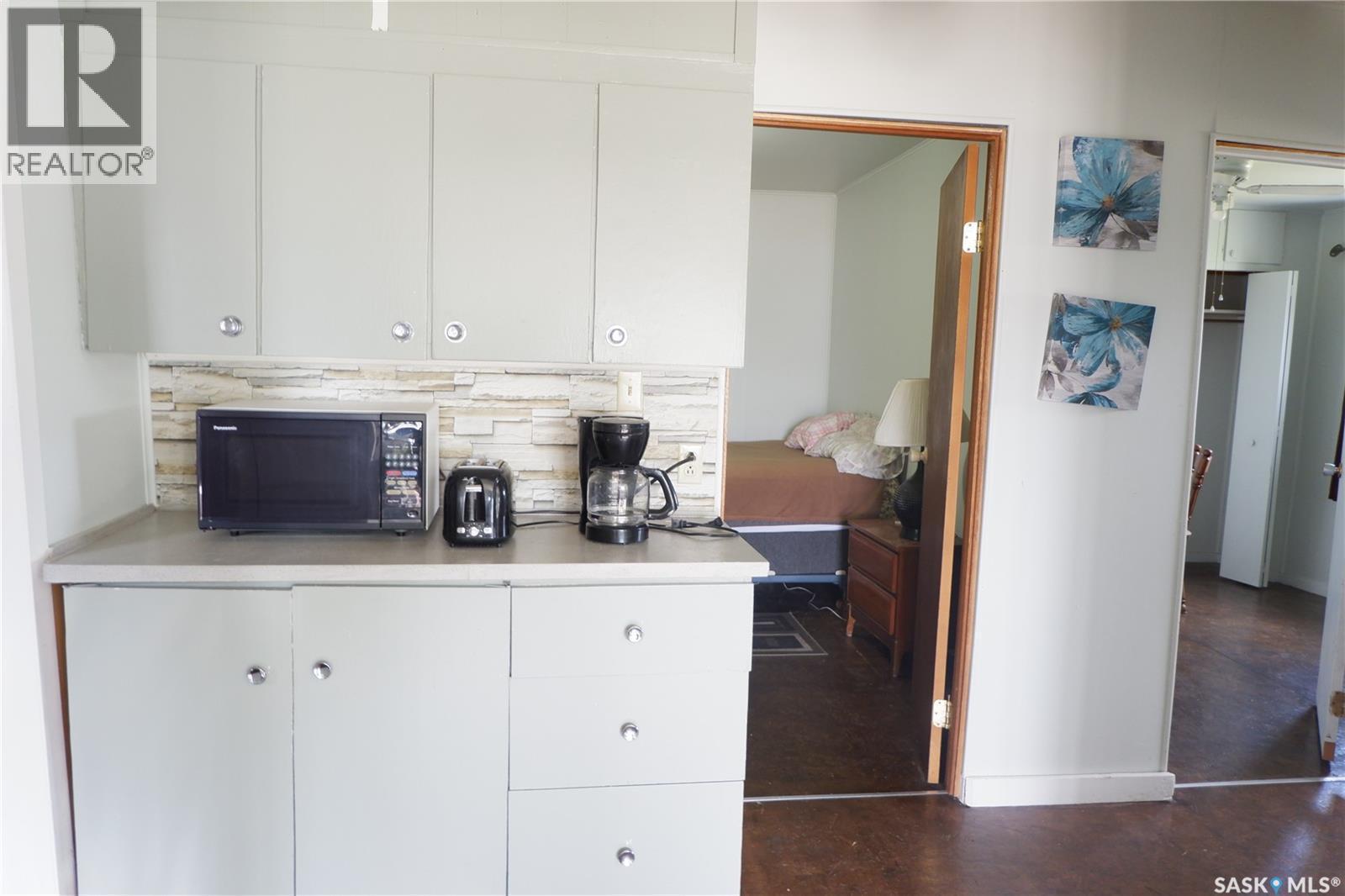 11 B Avenue, Willow Bunch, SK - Indoor Photo Showing Kitchen