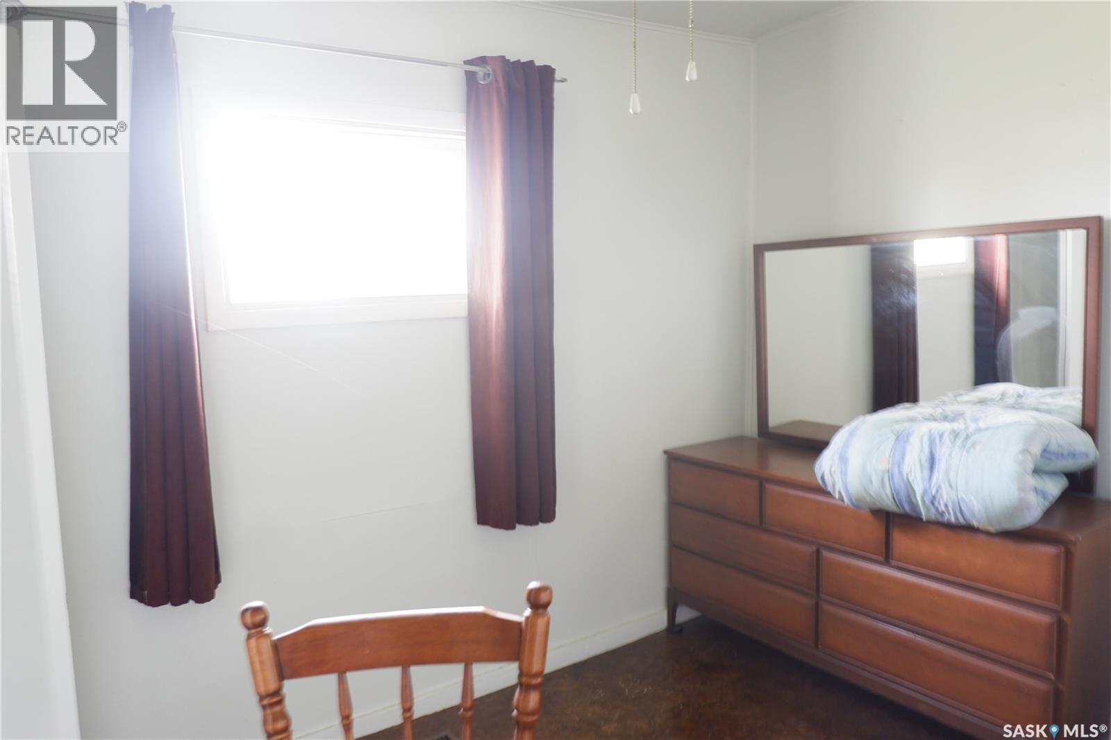 11 B Avenue, Willow Bunch, SK - Indoor