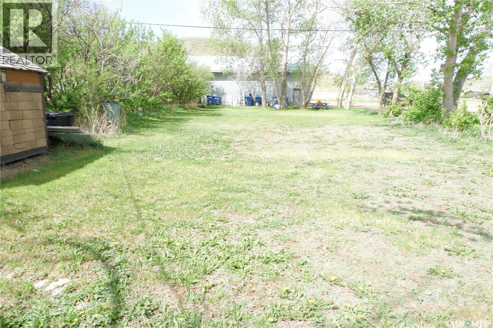 11 B Avenue, Willow Bunch, SK - Outdoor