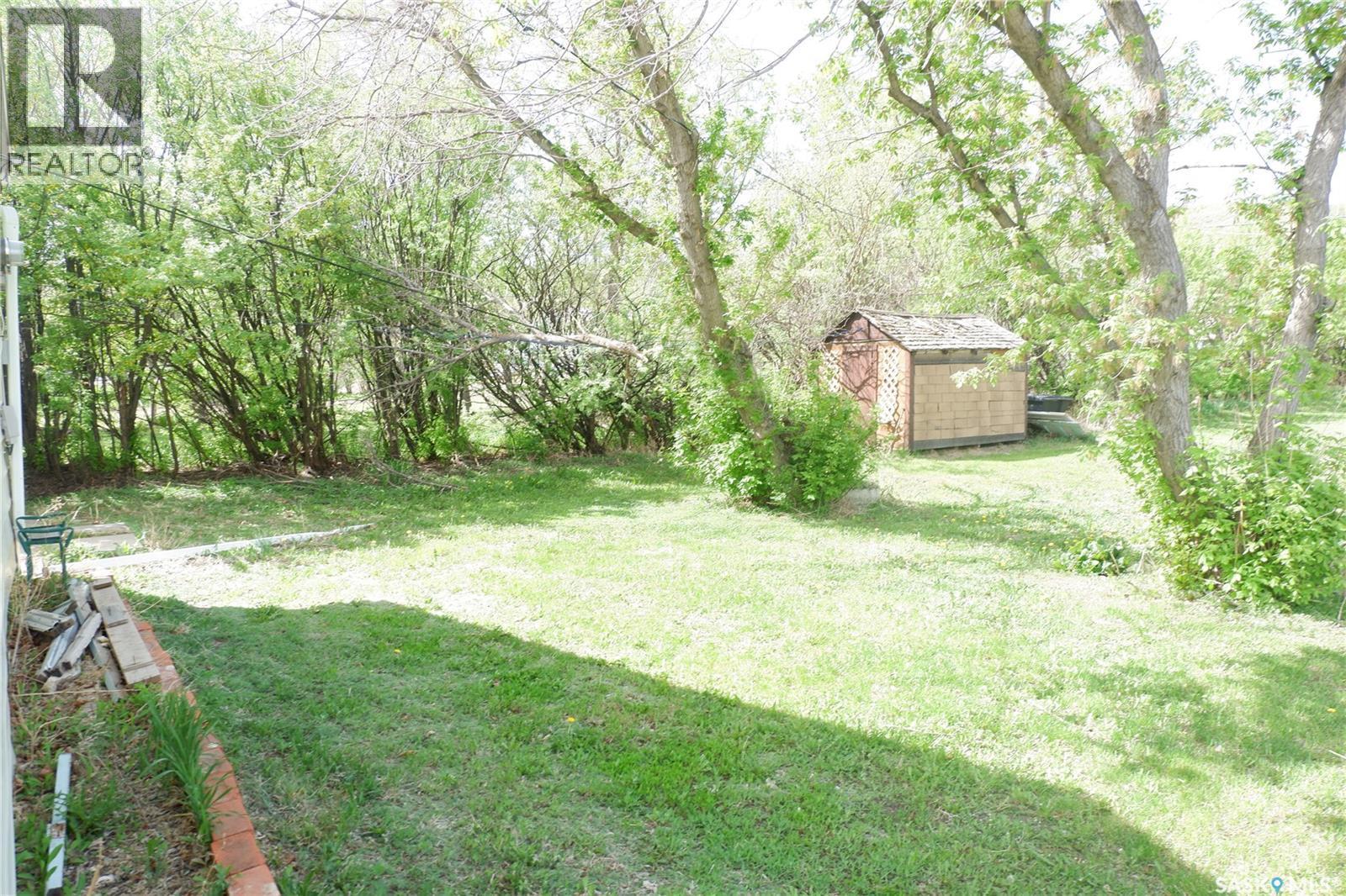 11 B Avenue, Willow Bunch, SK - Outdoor