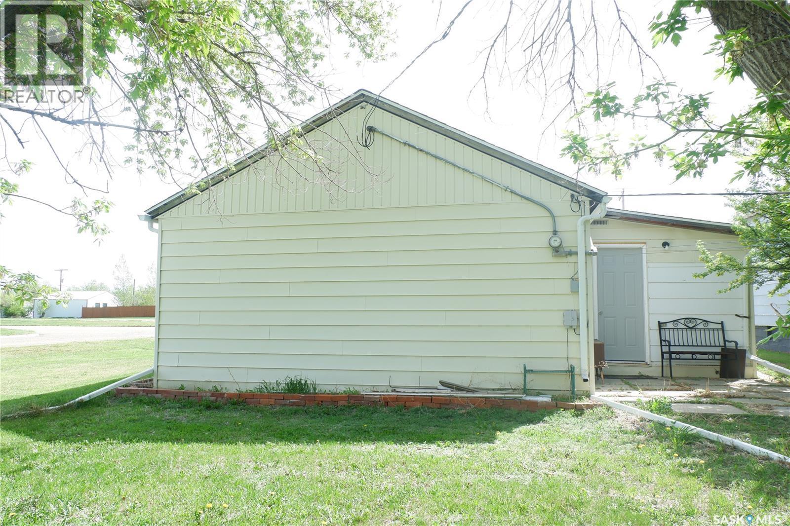 11 B Avenue, Willow Bunch, SK - Outdoor With Exterior