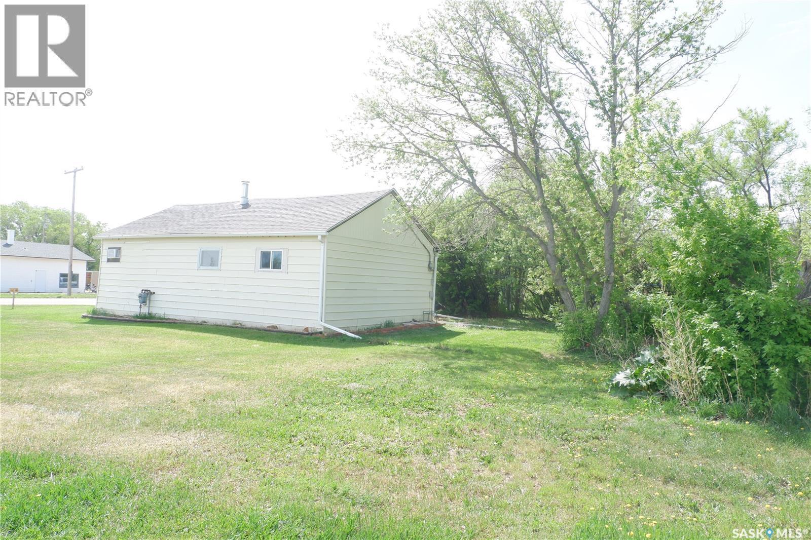 11 B Avenue, Willow Bunch, SK - Outdoor