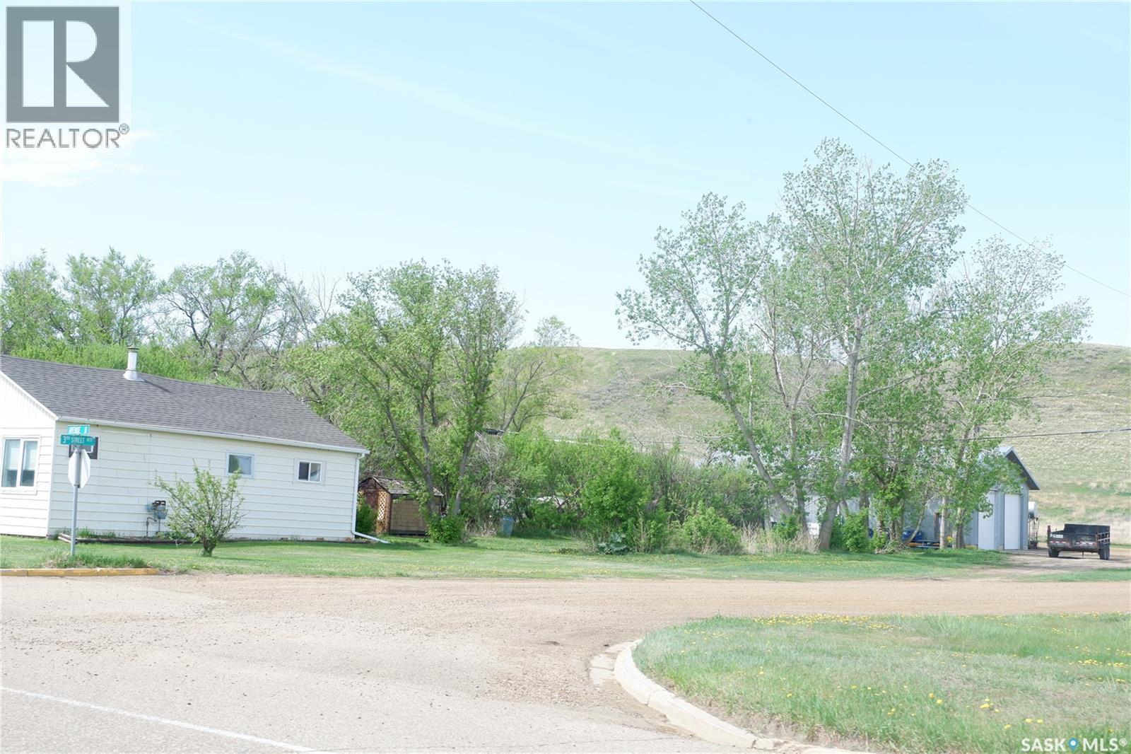 11 B Avenue, Willow Bunch, SK - Outdoor