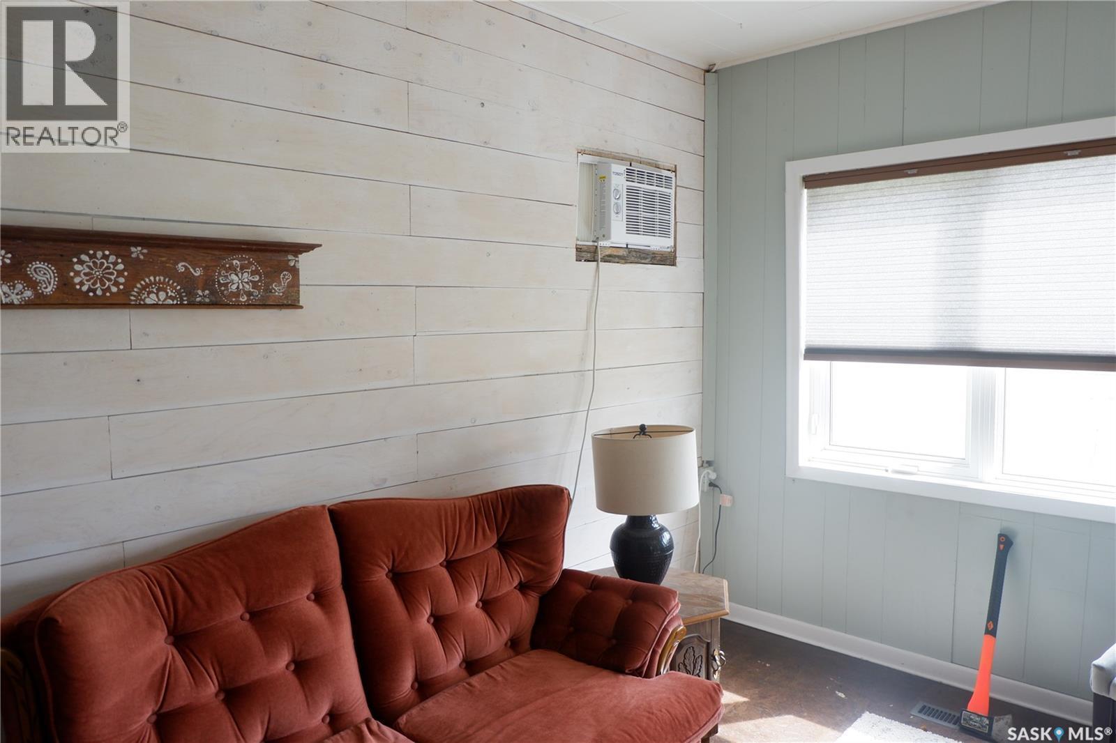 11 B Avenue, Willow Bunch, SK - Indoor