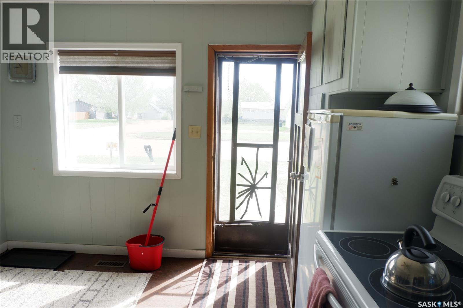 11 B Avenue, Willow Bunch, SK - Indoor Photo Showing Laundry Room