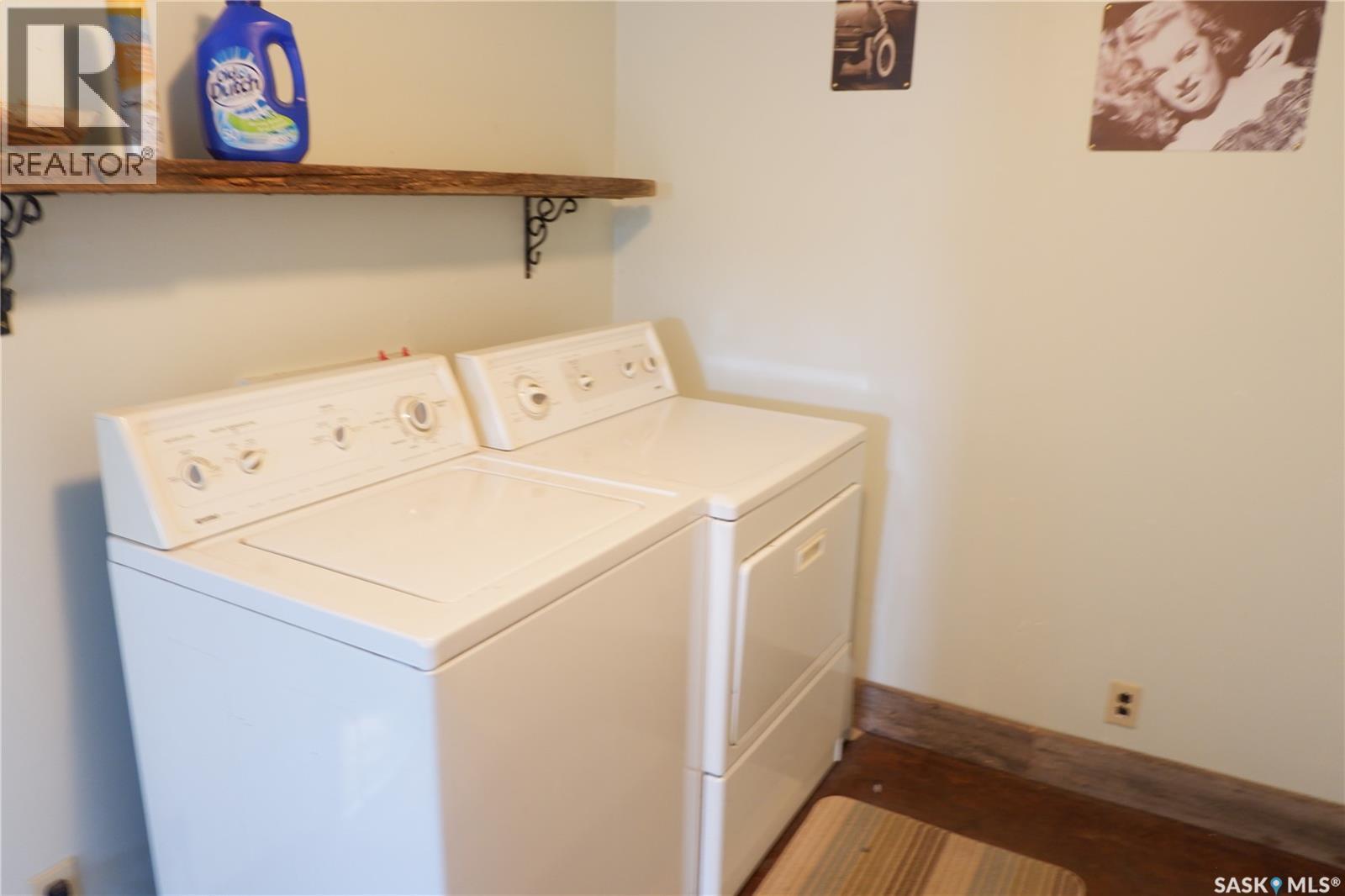 11 B Avenue, Willow Bunch, SK - Indoor Photo Showing Laundry Room