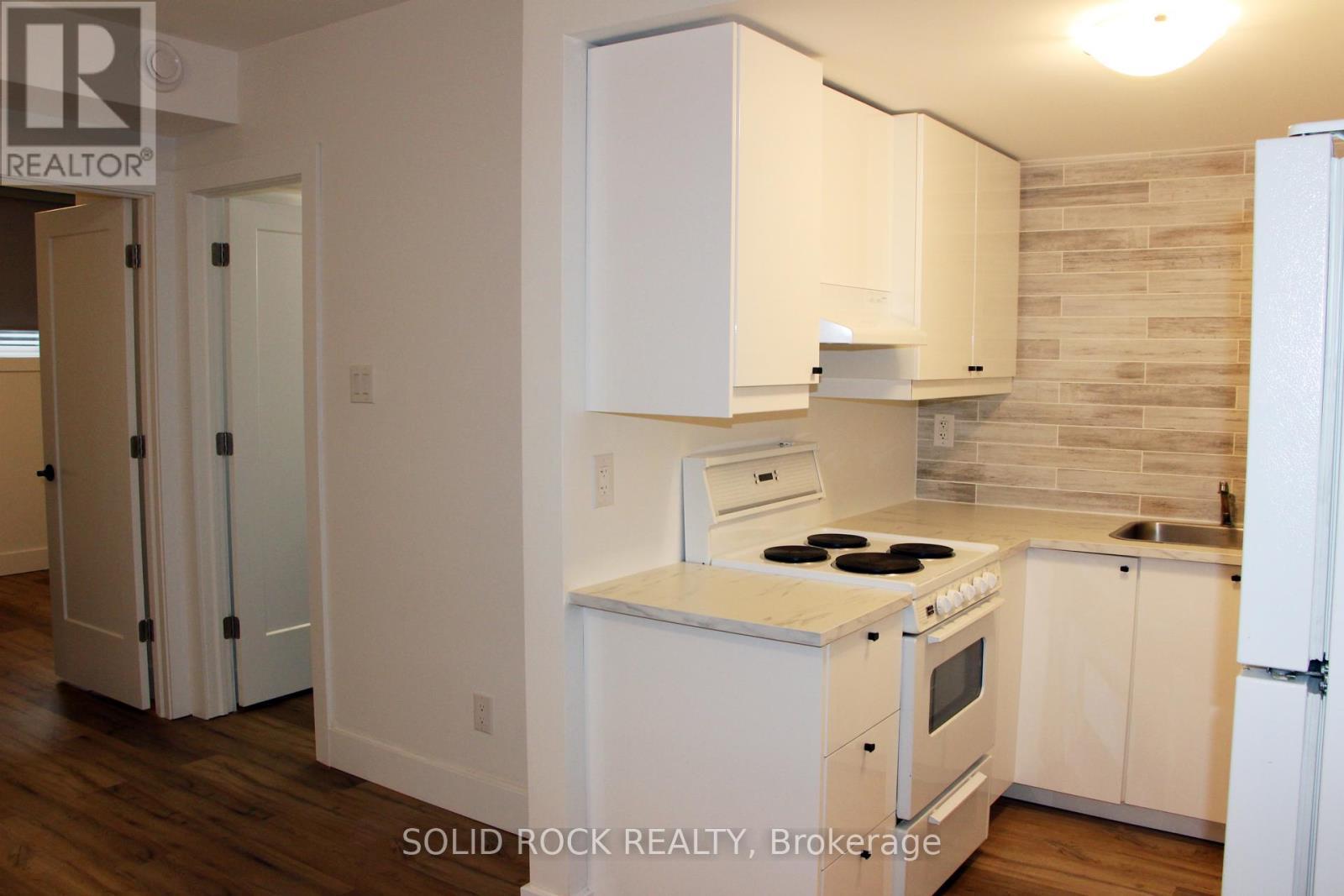 846 Alpine Avenue, Ottawa, ON - Indoor Photo Showing Kitchen