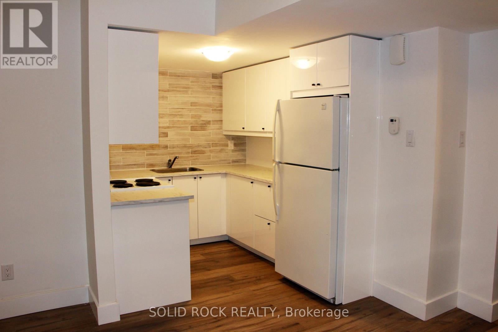 846 Alpine Avenue, Ottawa, ON - Indoor Photo Showing Kitchen