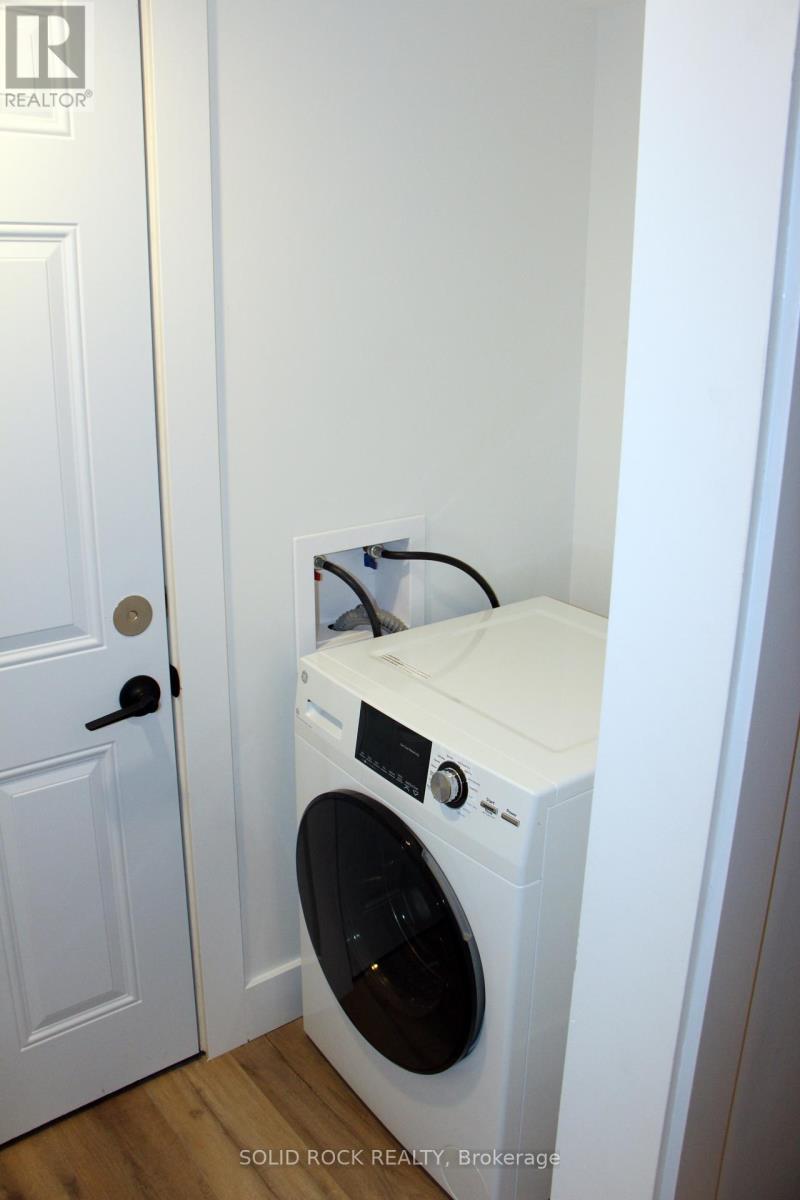 846 Alpine Avenue, Ottawa, ON - Indoor Photo Showing Laundry Room