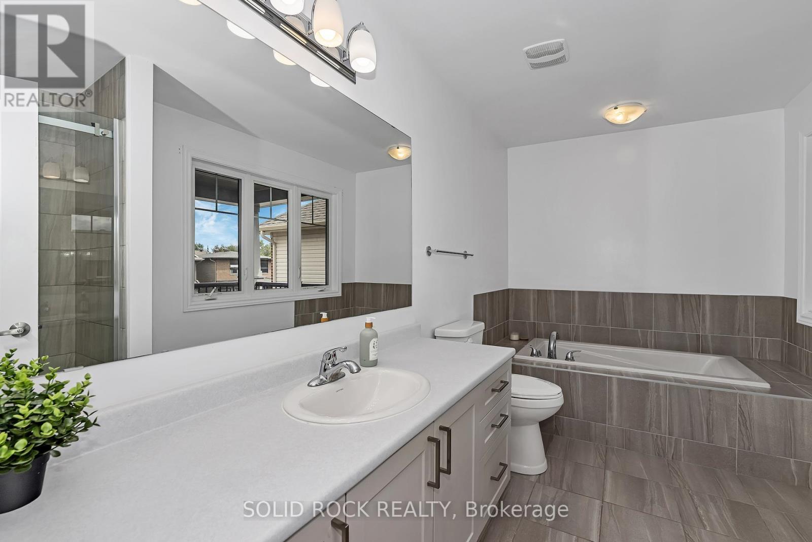 149 Minikan Street, Ottawa, ON - Indoor Photo Showing Bathroom