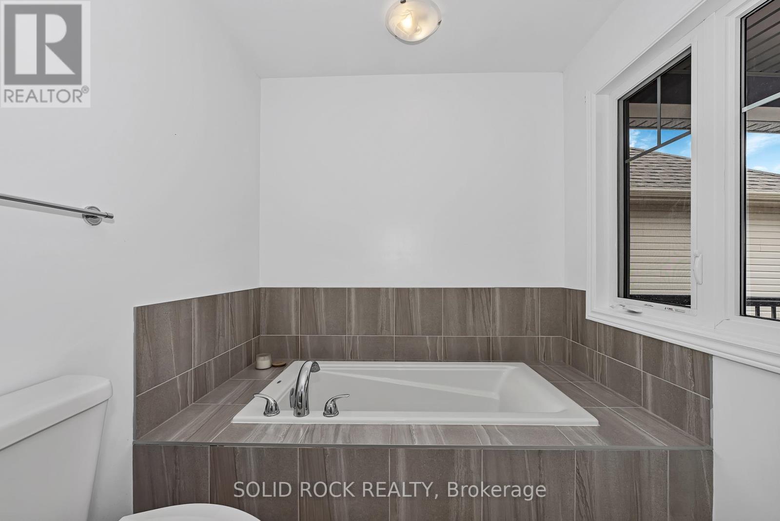 149 Minikan Street, Ottawa, ON - Indoor Photo Showing Bathroom