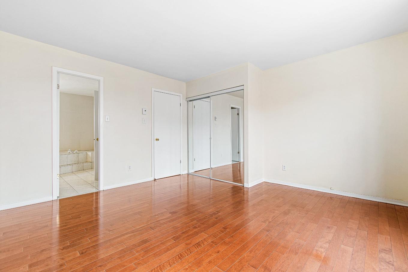 Chambre à coucher - 18113 Rue Rousson, Montréal (Pierrefonds-Roxboro), QC - Indoor Photo Showing Other Room