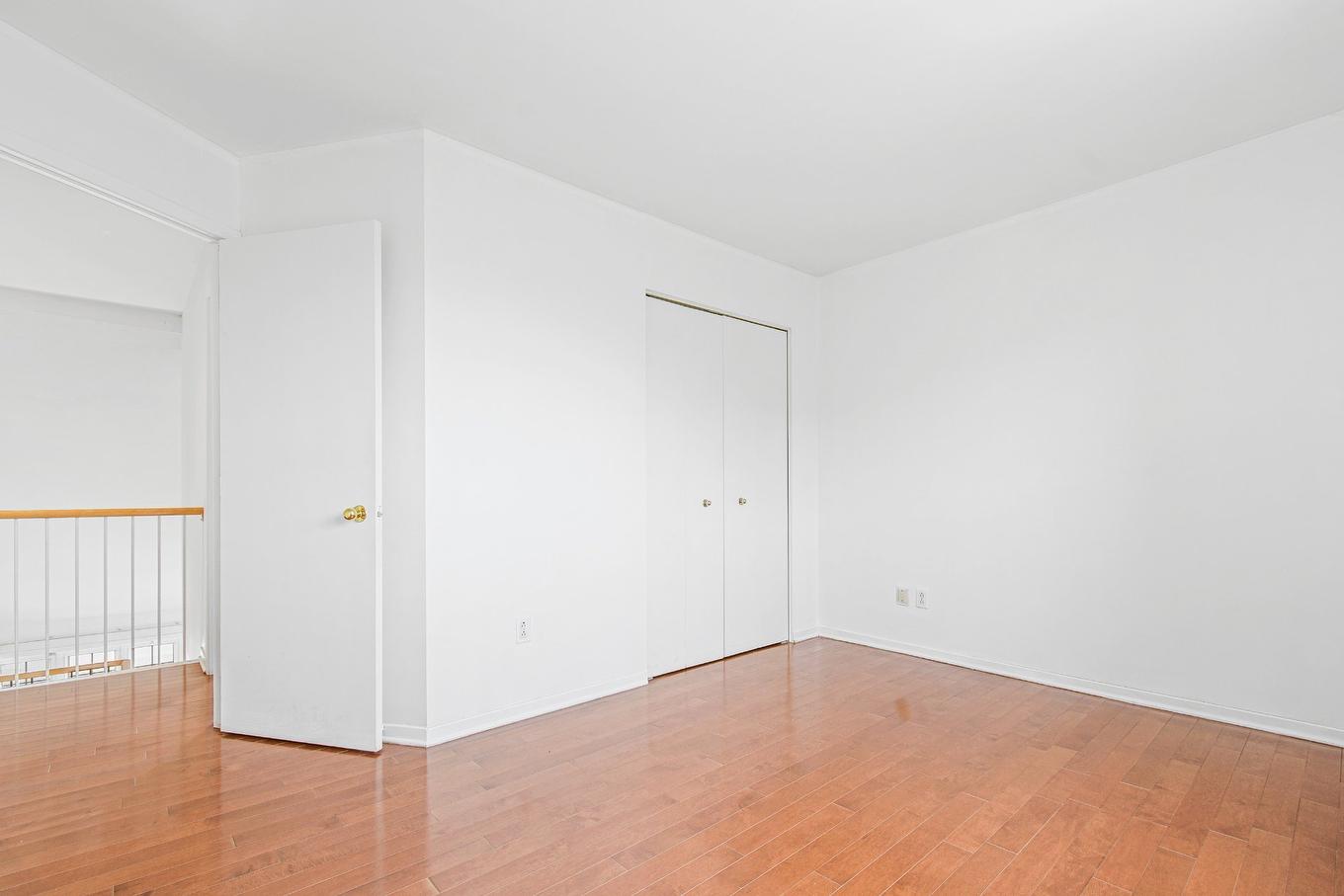 Chambre à coucher - 18113 Rue Rousson, Montréal (Pierrefonds-Roxboro), QC - Indoor Photo Showing Other Room