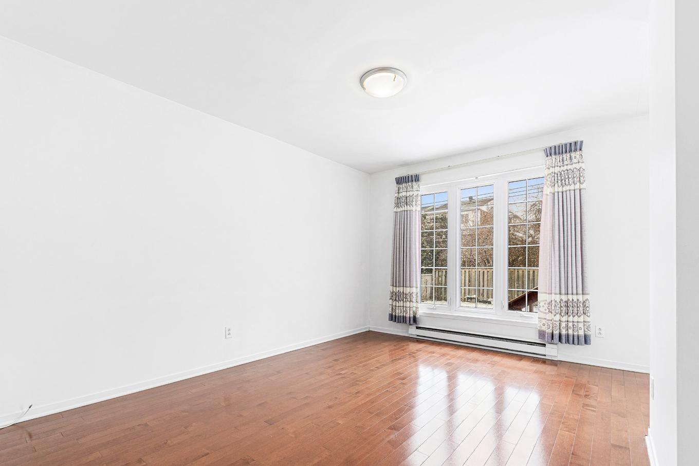 Salle à manger - 18113 Rue Rousson, Montréal (Pierrefonds-Roxboro), QC - Indoor Photo Showing Other Room