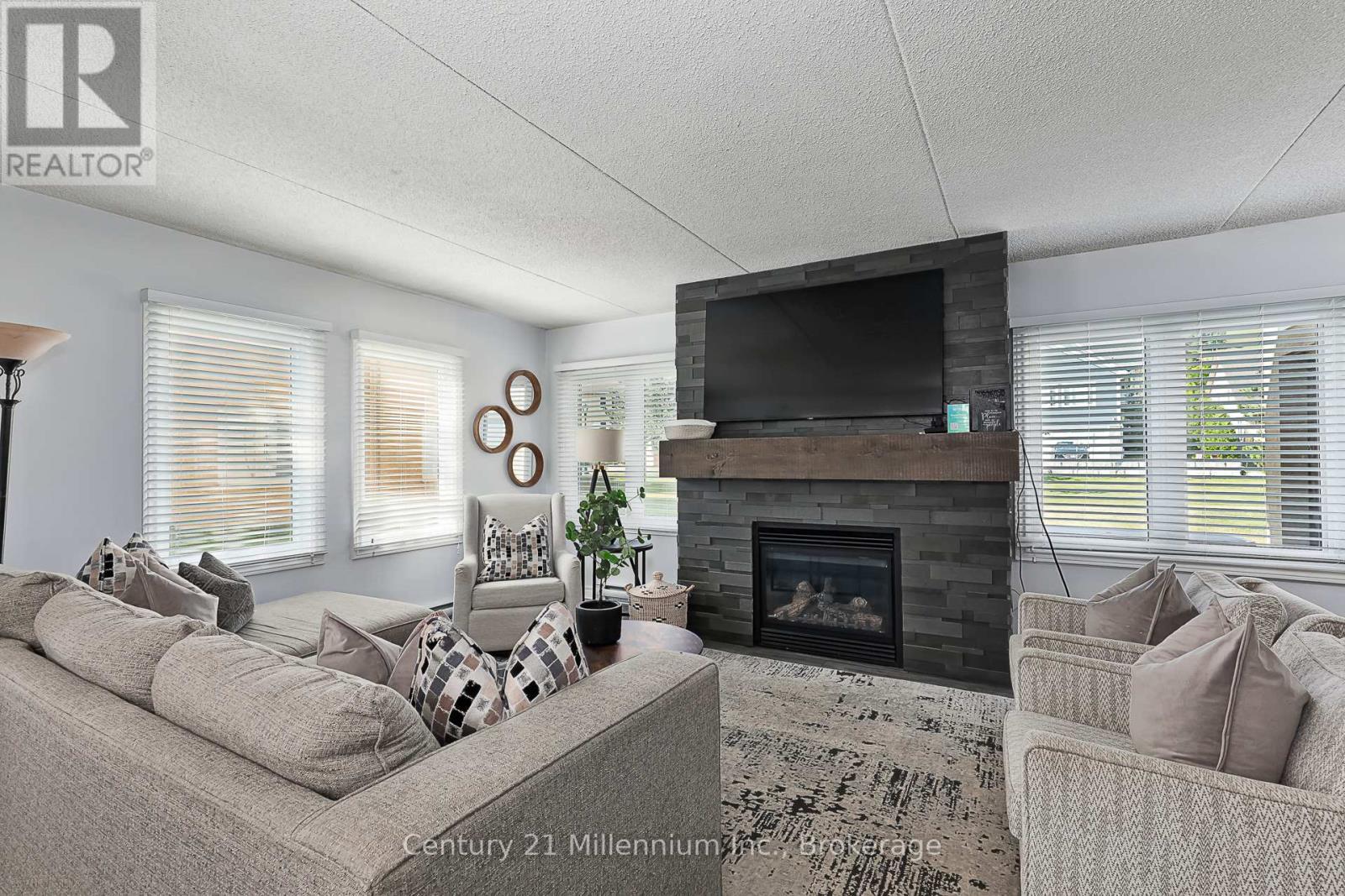 118 - 169 Jozo Weider Boulevard, Blue Mountains, ON - Indoor Photo Showing Living Room With Fireplace