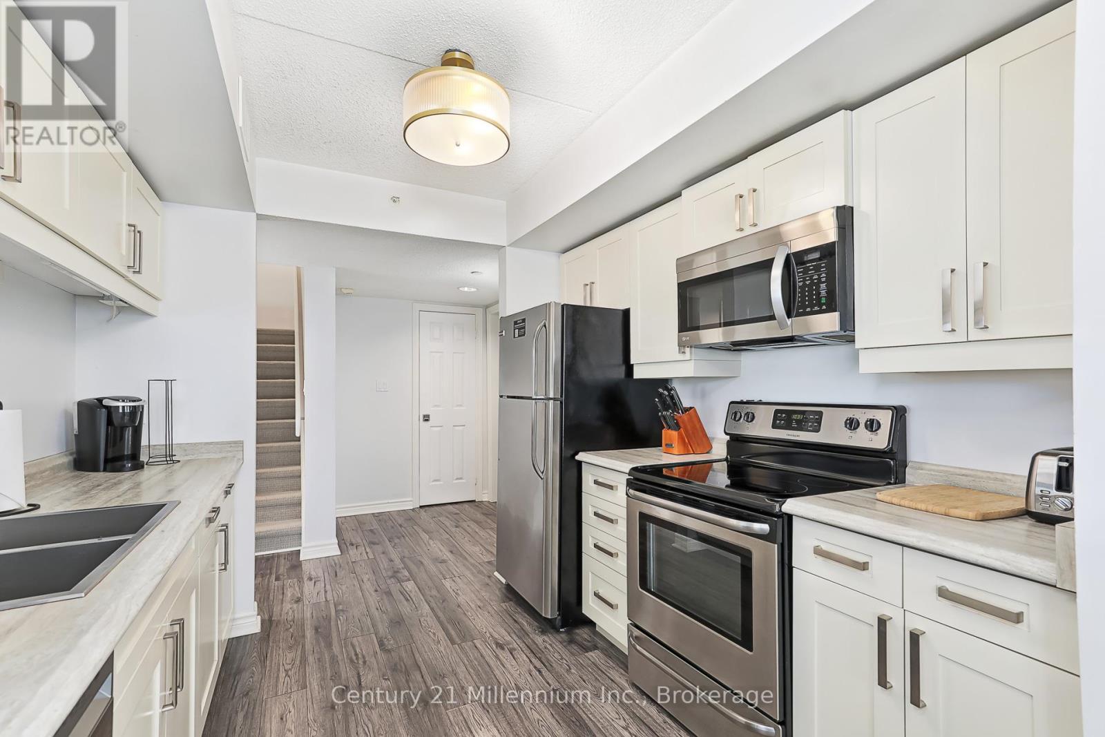 118 - 169 Jozo Weider Boulevard, Blue Mountains, ON - Indoor Photo Showing Kitchen With Double Sink With Upgraded Kitchen