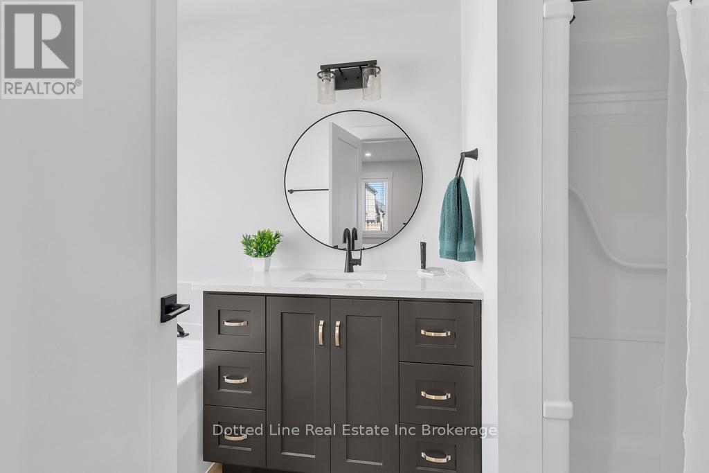 16 Walnut Drive, Tillsonburg, ON - Photo Showing Bathroom