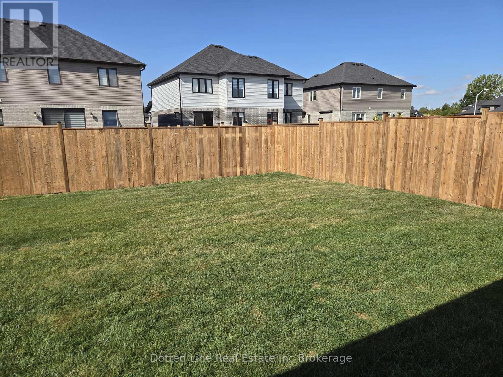 16 Walnut Drive, Tillsonburg, ON - Outdoor