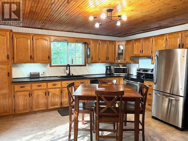 22B Champagne Avenue, St. Charles, ON - Indoor Photo Showing Kitchen